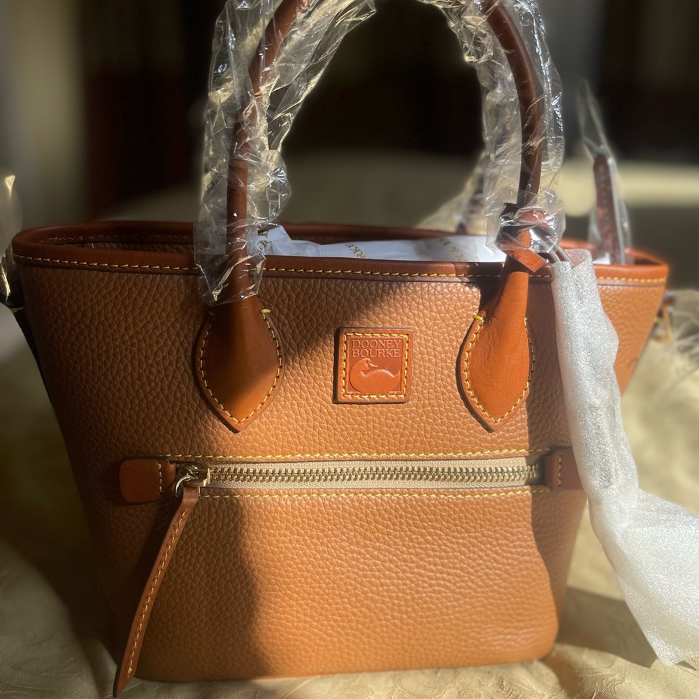 Dooney & Bourke Tote